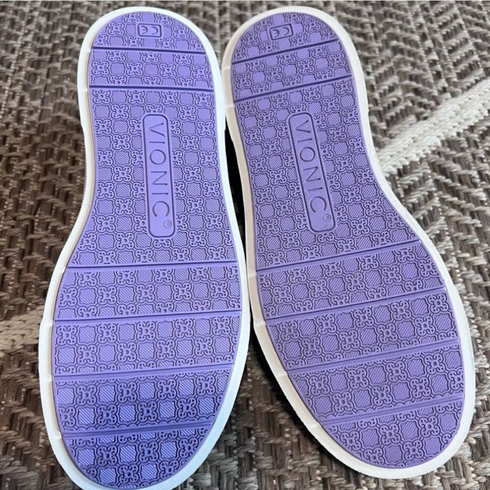 VIONIC Kimmie Perf Slip On - Picture 3 of 5